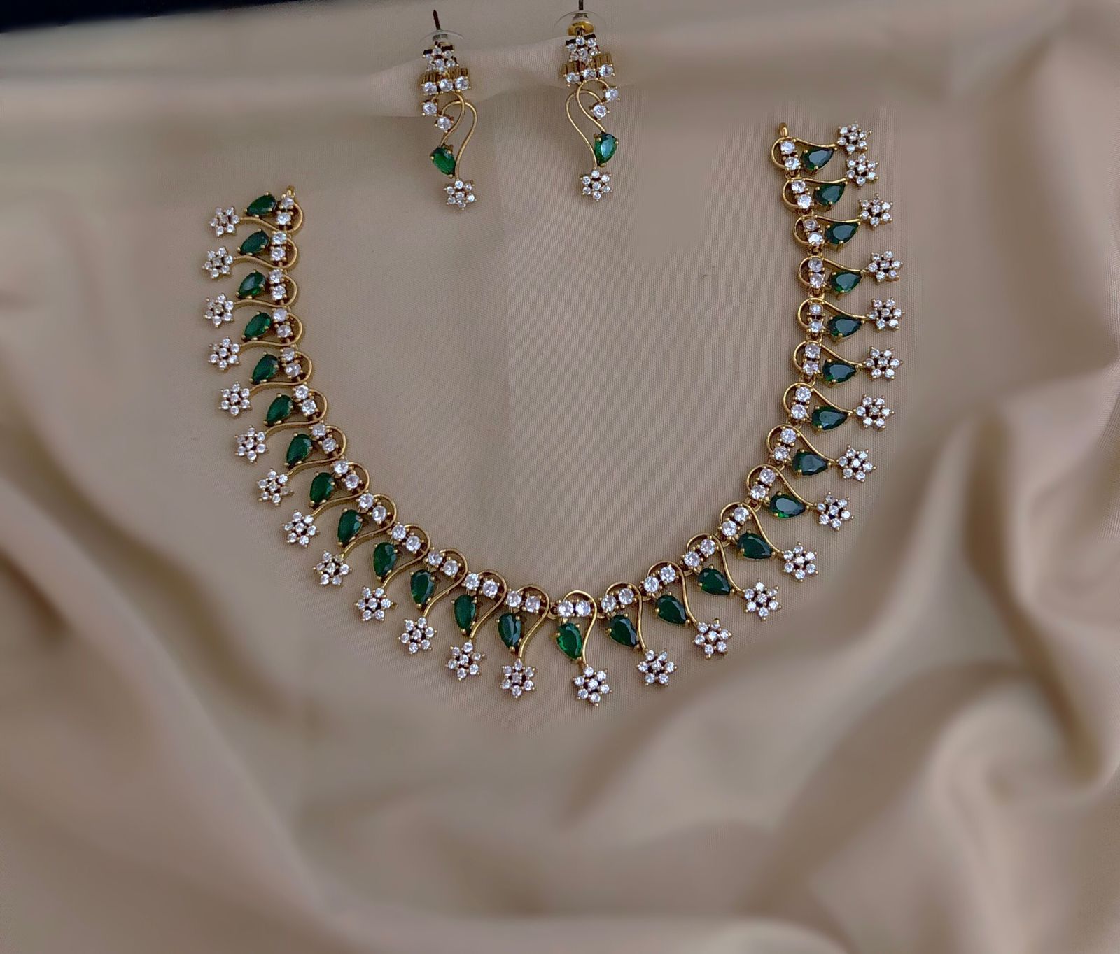 💎 Emerald Green Royal Floral Necklace Set